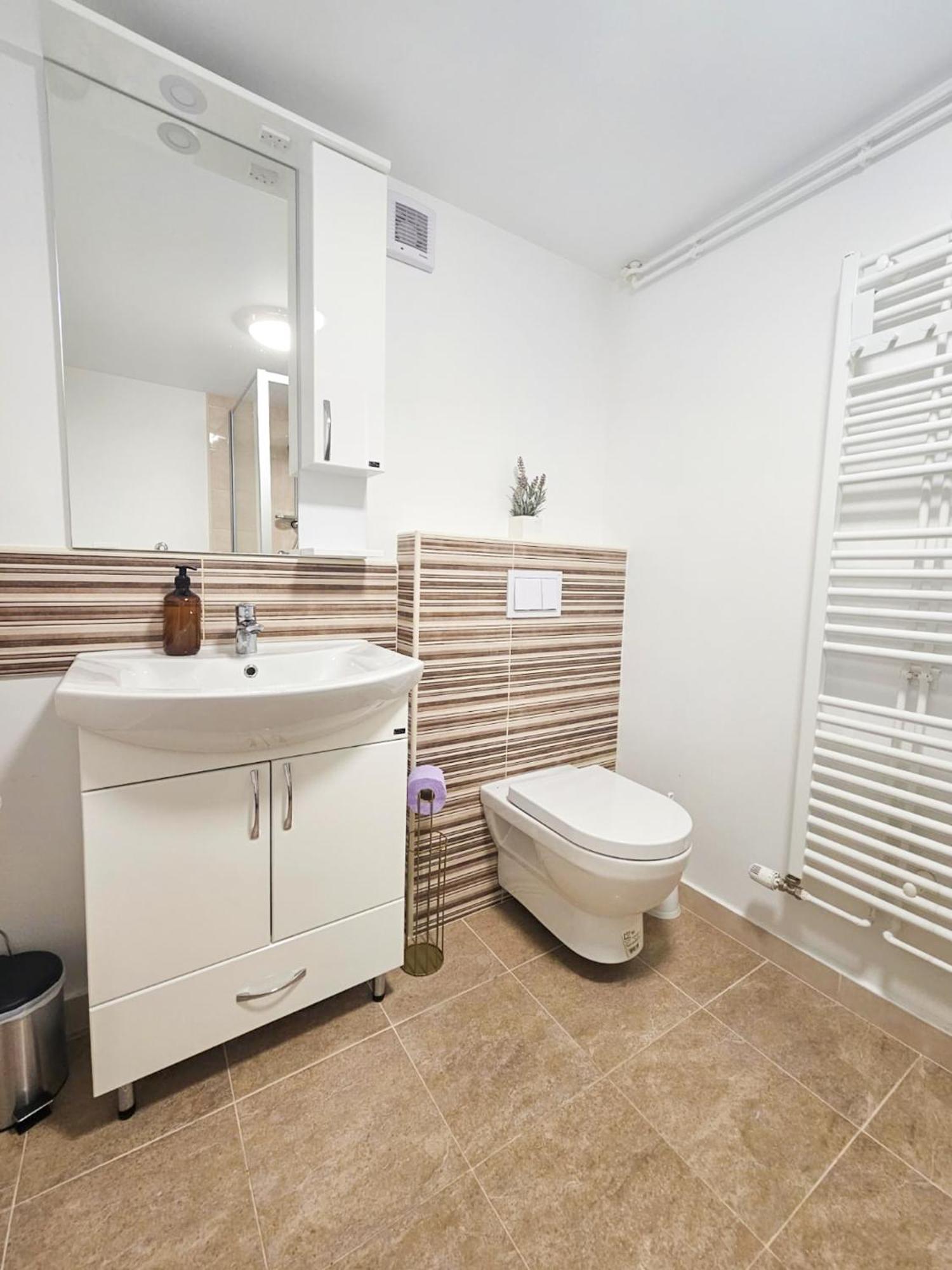 Central Park Apartments โคปริฟนิซา ภายนอก รูปภาพ